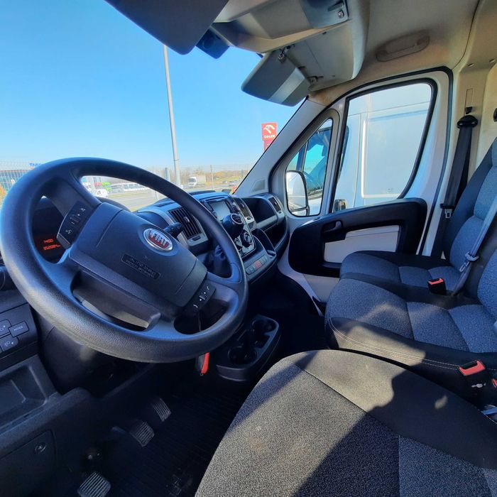 Wypożyczalnia dostawczych samochodów Wynajem busa  auto zastępcze
