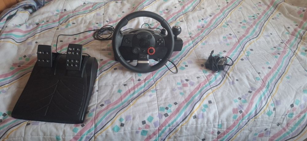 Volabte gaiming Logitech driving force gt