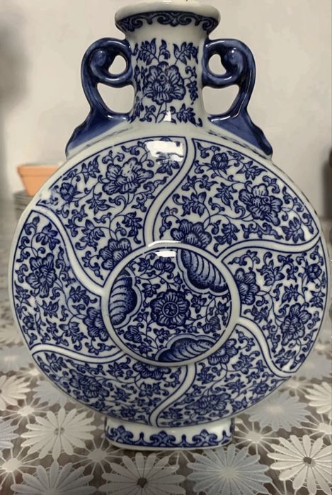 Декоративна ваза у стилі  шинуазрі (chinoiserie) синьо-білий фарфор