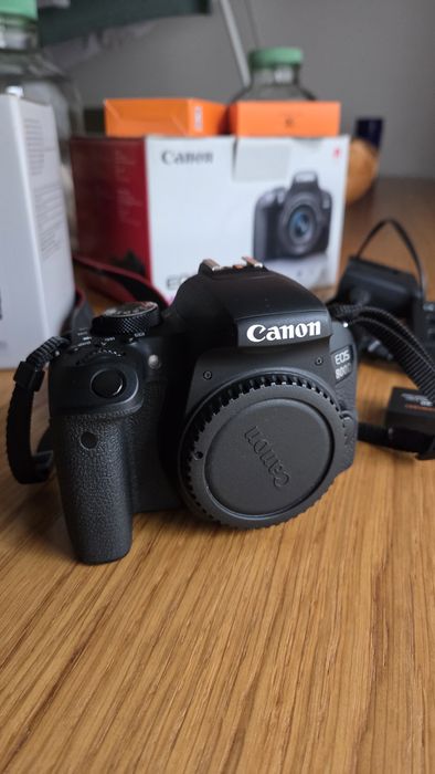 Canon 800D + Lente 55-250mm