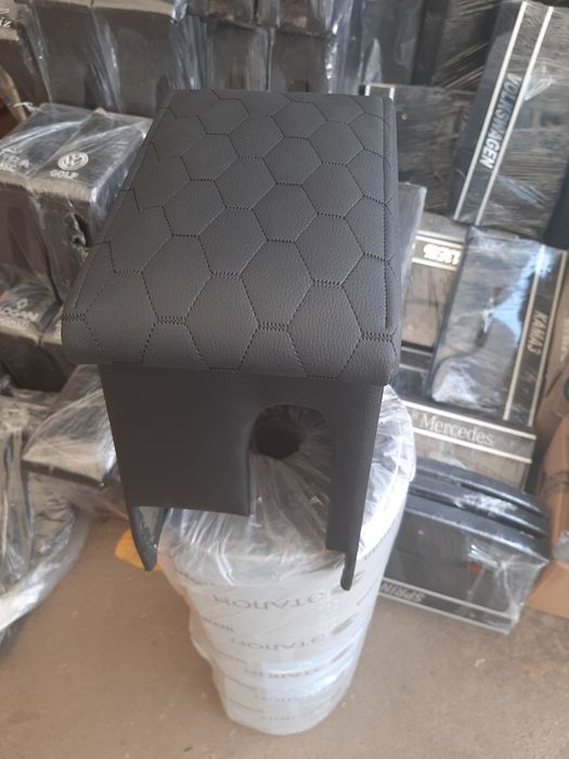 Подлокотник шкода а7