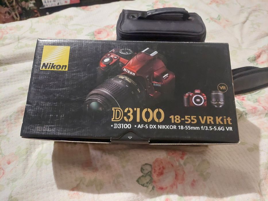 Nikon D3100 AF-S DX NIKKOR 18-55mm f/3,5-5,6G VR — ідеальний стан