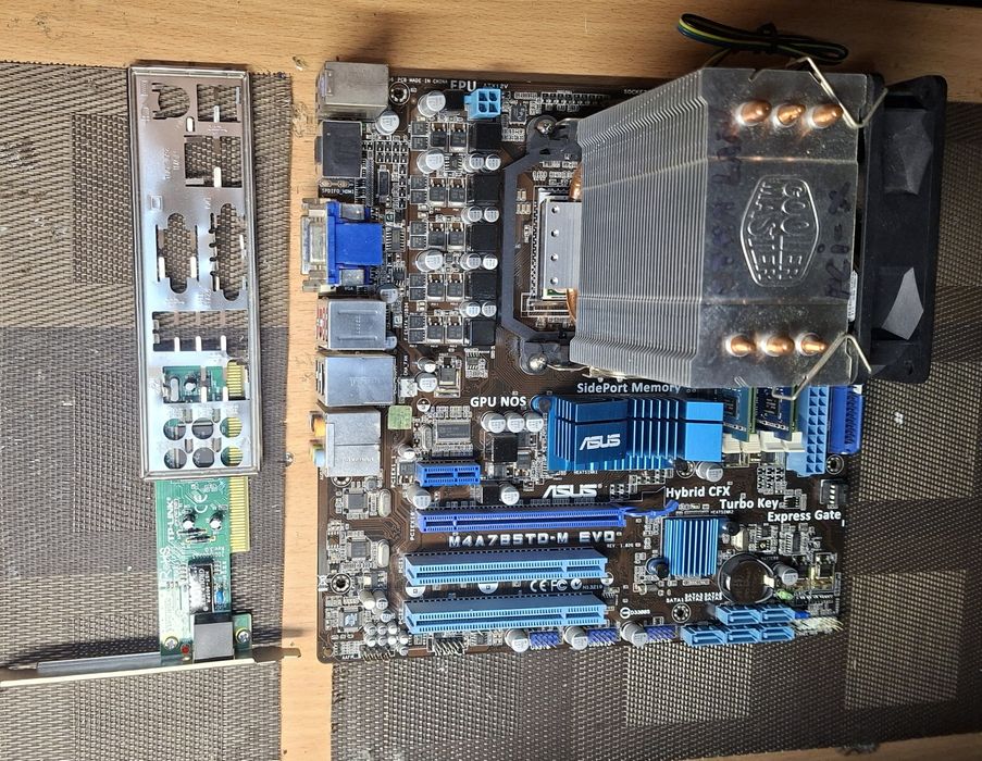 Продам комплект на socket AM3. Phenom X4 925.