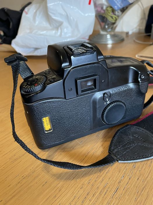 Canon EOS 100 - Câmara analógica