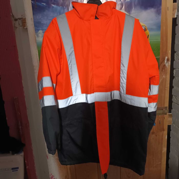 Kurtka odblaskowa NOWA ocieplana Polecam.