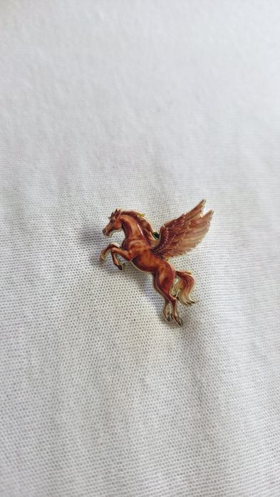 Przypinka wpinka pin broszka koń pegaz alternative y2k