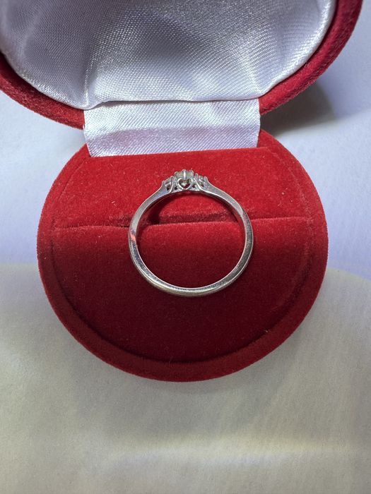 Золота каблучка 585 проби з діамантами 0,16ct  вага 2,20гр