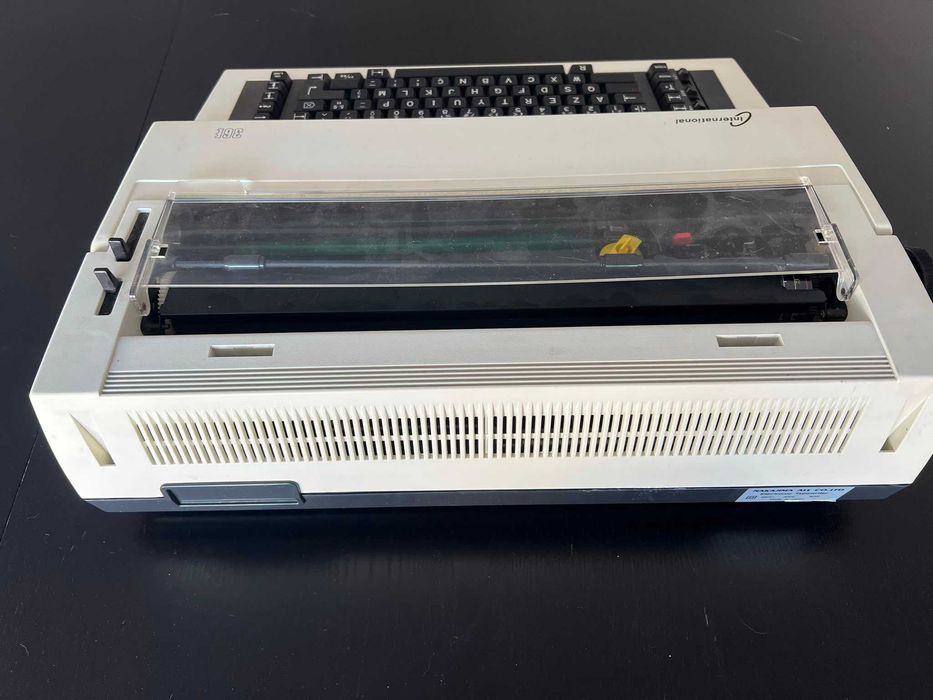 Máquina de Escrever Eletrónica Nakajima International 36E (A Funcionar)