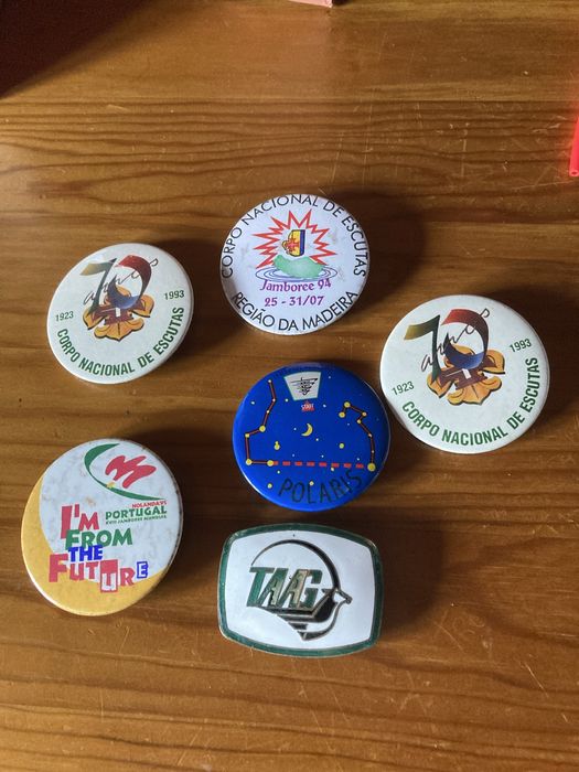 Crachas e pins diversos