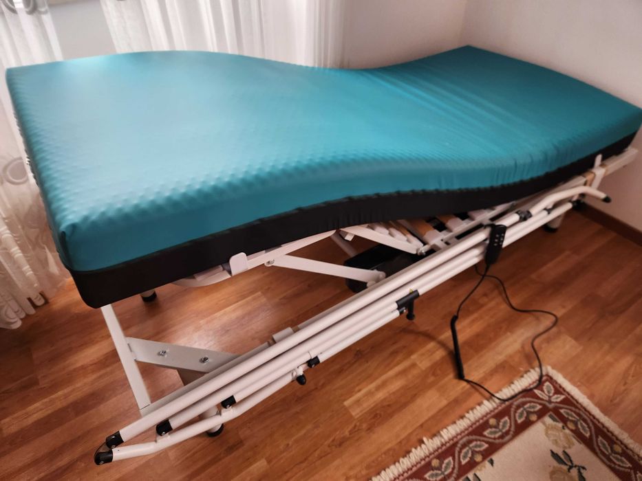 Cama hospitalar, articulada electricamente