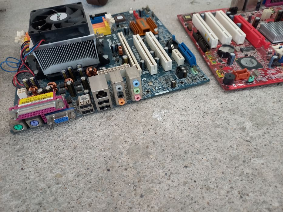 3 moderbord  de pc e duas fontes