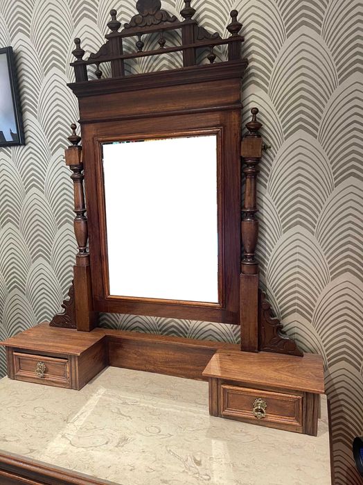 Toucador de madeira maciça antigo vintage com Espelho em ótimo estado