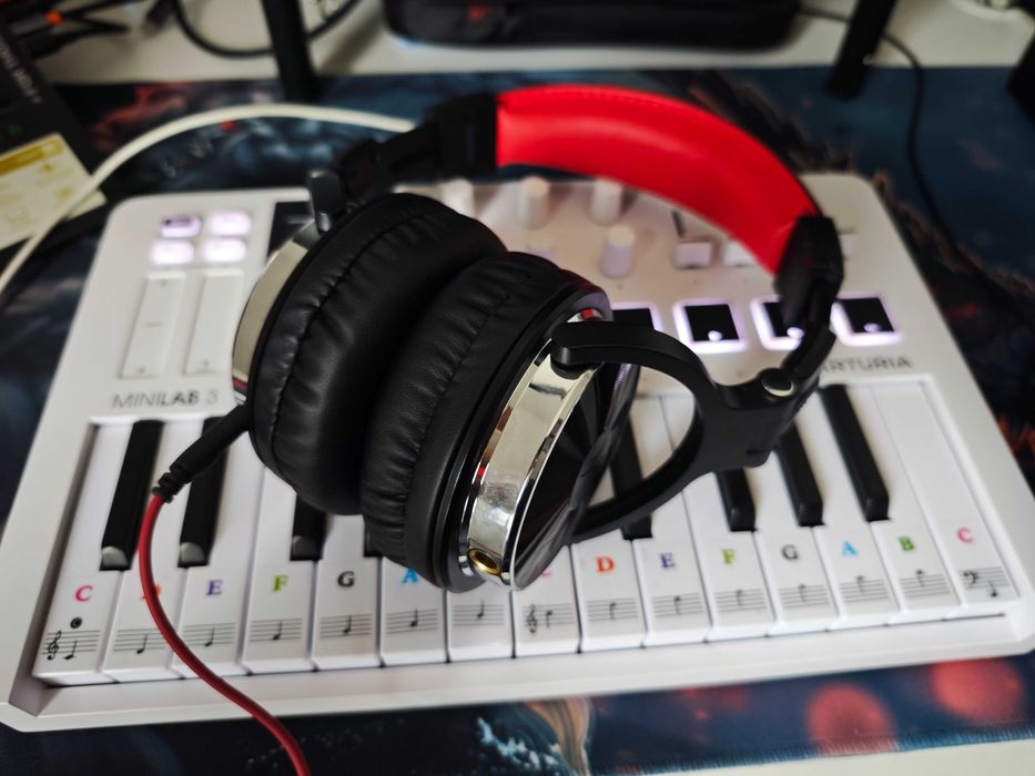 Teclado MIDI Arturia MiniLab 3 + Auscultadores OneOdio Pro10