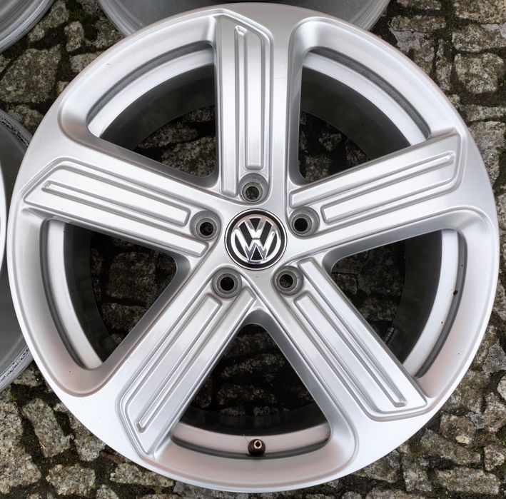 Felgi aluminiowe VW GTI GTD Golf Touran Caddy 7,5x18 ET49 5x112
