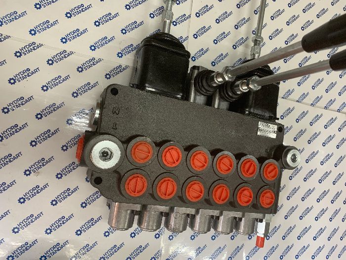 Гидрораспределитель 6 секционный с джойстиками на экскаватор ЮМЗ 2621