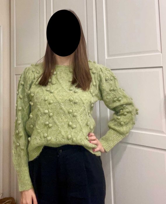 Zielony sweter ciepły