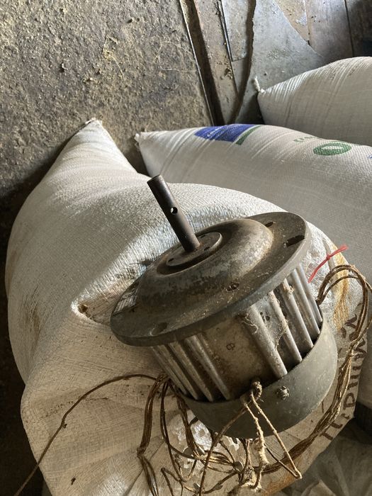 Електродвигун на 3 види обертів