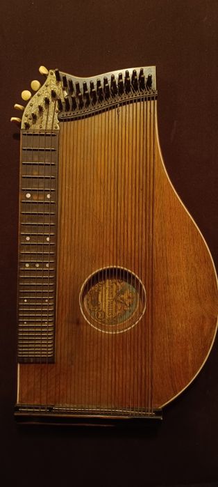 Zabytkowy instrument strunowy – cytra (Edmund Paulus, Markneukirchen,