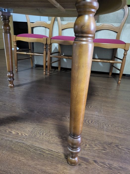 Vendo mesa extensível com 6 cadeiras