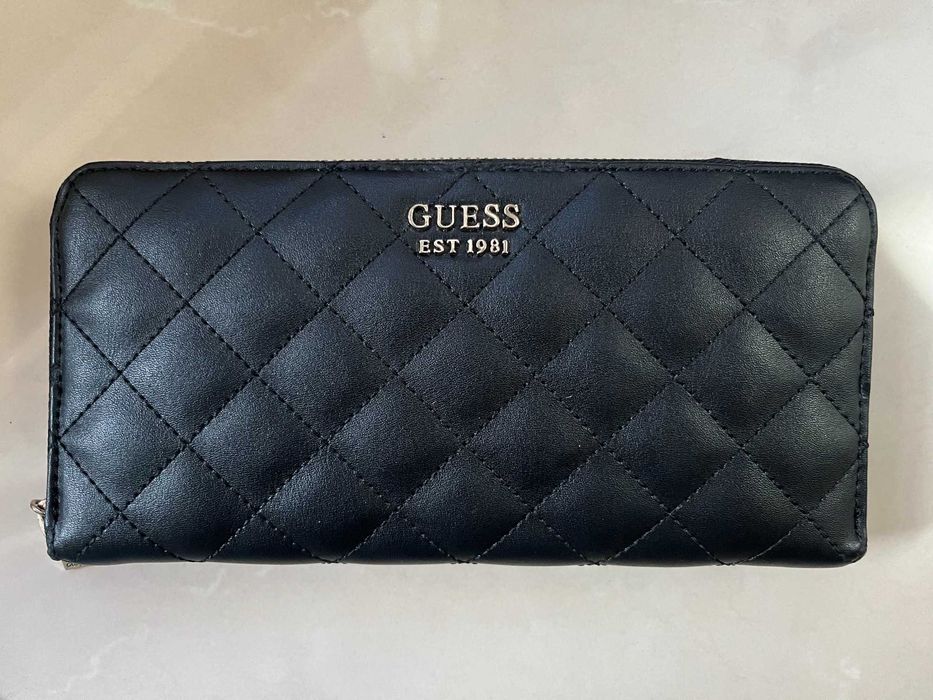 Carteira Guess preta acolchoada original