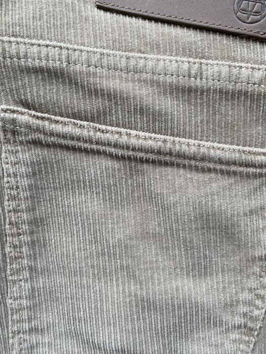 Calças de bombazine bege da Massimo Dutti