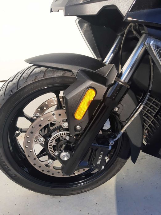 BMW - C 400 X   (como nova)