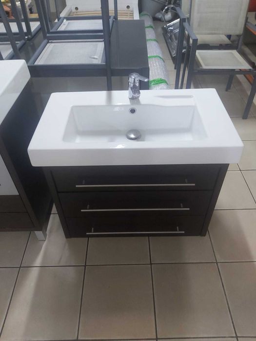 Movel Suspenso de WC com lavatório e torneira
