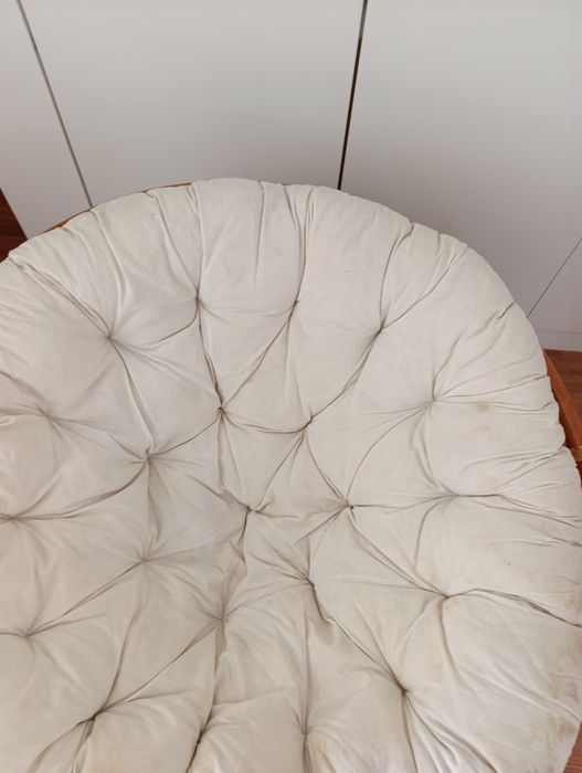 Poltrona em bambu com 110cm de diâmetro.
A poltrona foi comprada na hô