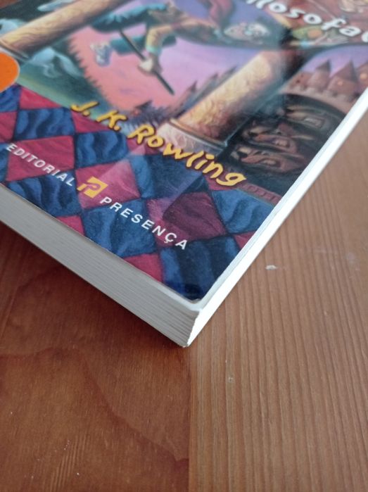 Harry Potter e a pedra filosofal - J. K. Rowling