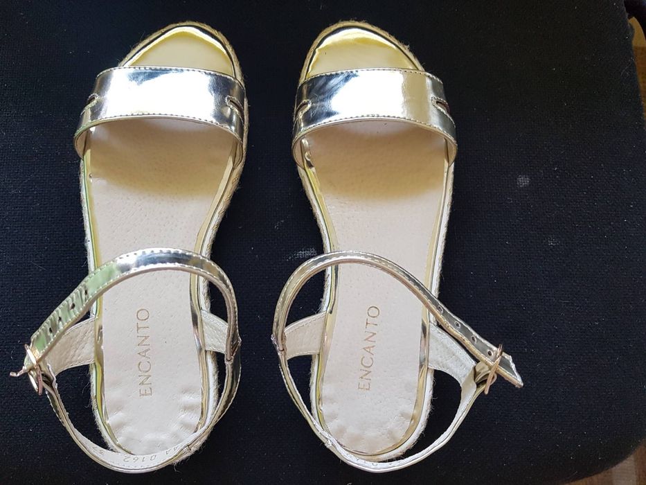 Босоножки кожаные