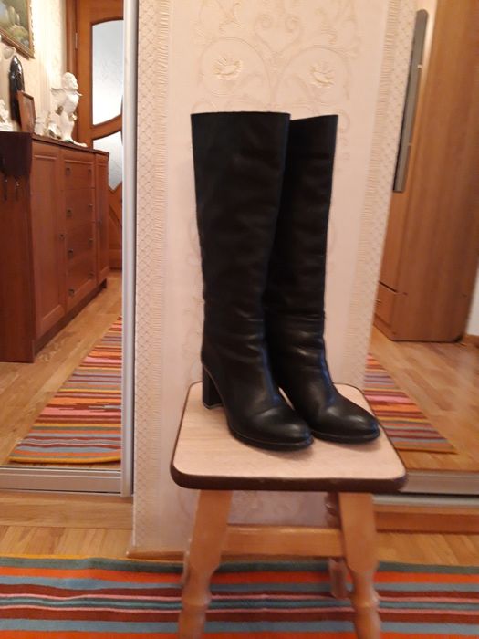 Женские кожаные сапоги.