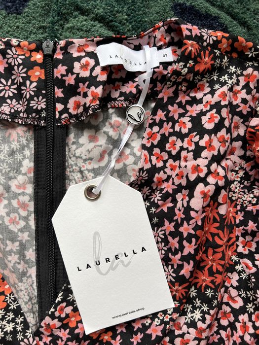 Sukienka w kwiaty Laurella