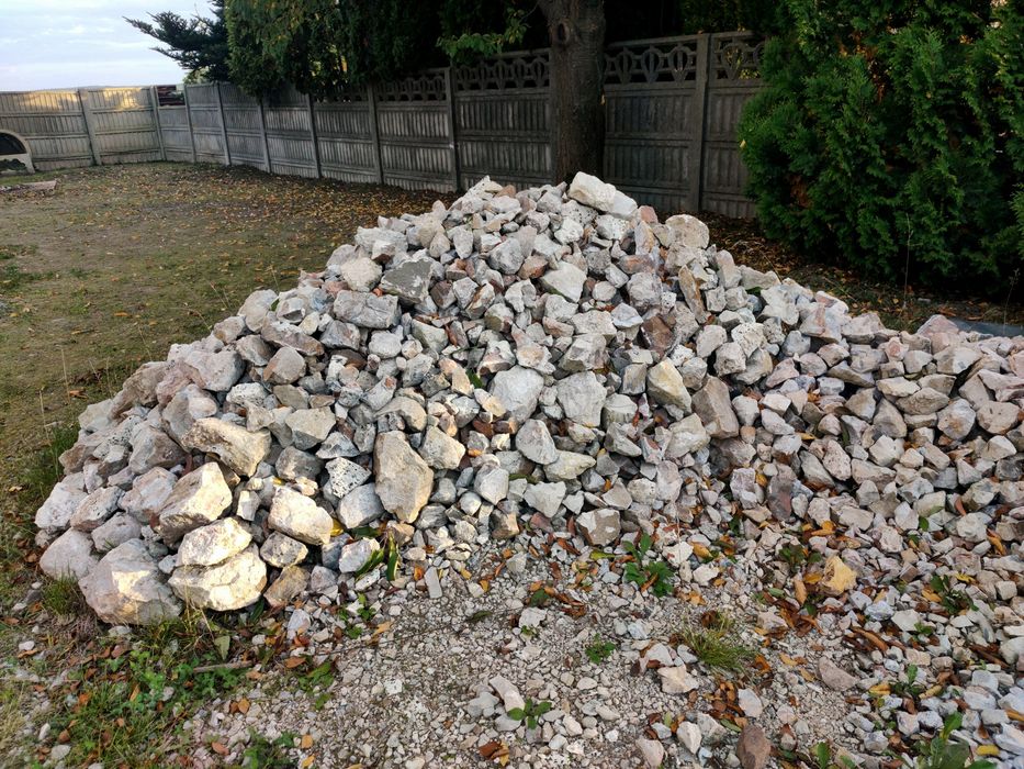 Gruz kamień z rozbiórki fundamentu