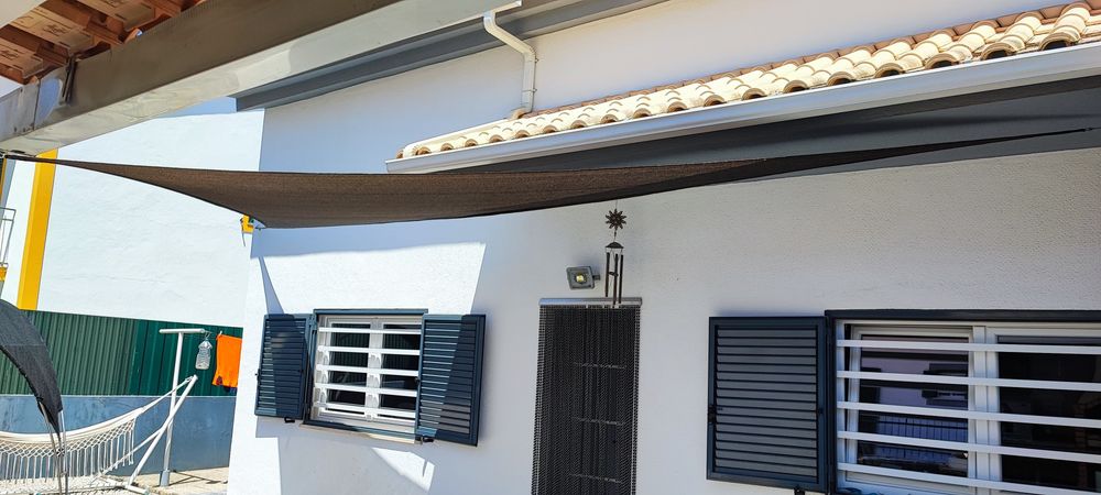 Toldo triangular  (Vela de sombra) castanho 4.80m x 4.80m x 6.80m
