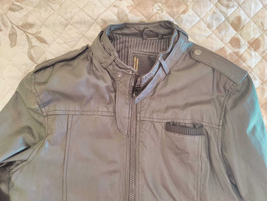 Casaco Jack & Jones de couro genuíno tam. L em bom estado