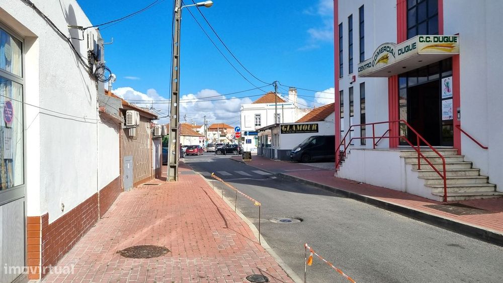 LOJA - CHARNECA (Centro Comercial Duque)