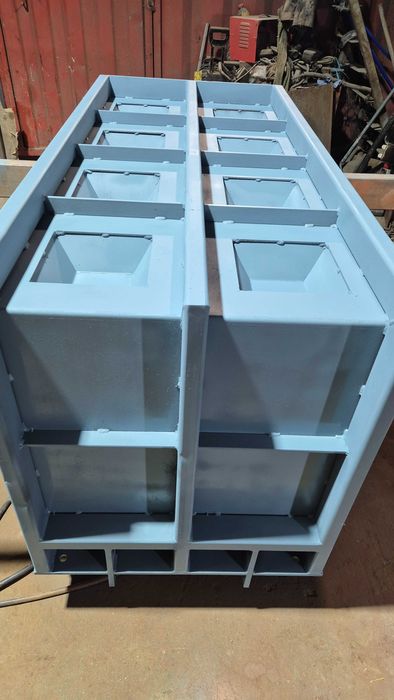 Moldes para fazer blocos de betão