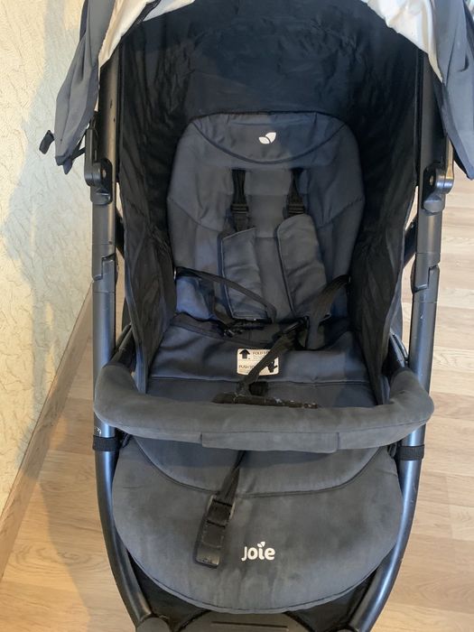 Срочно продам детскую коляску Joie