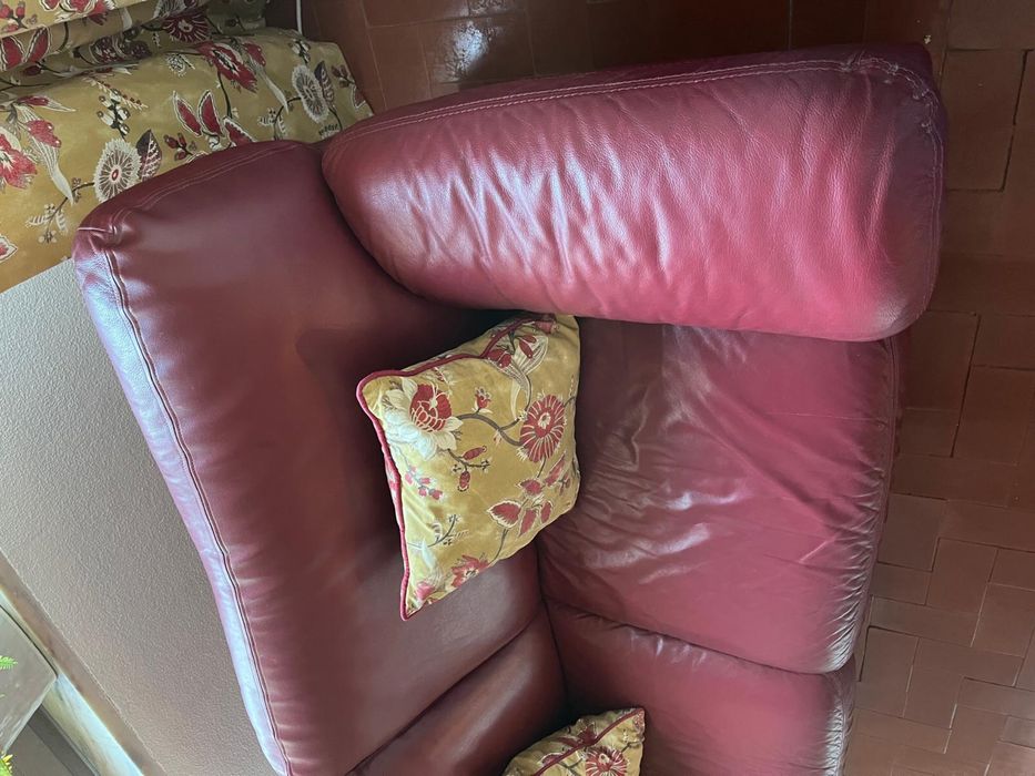 Sofa de pele em boas condições