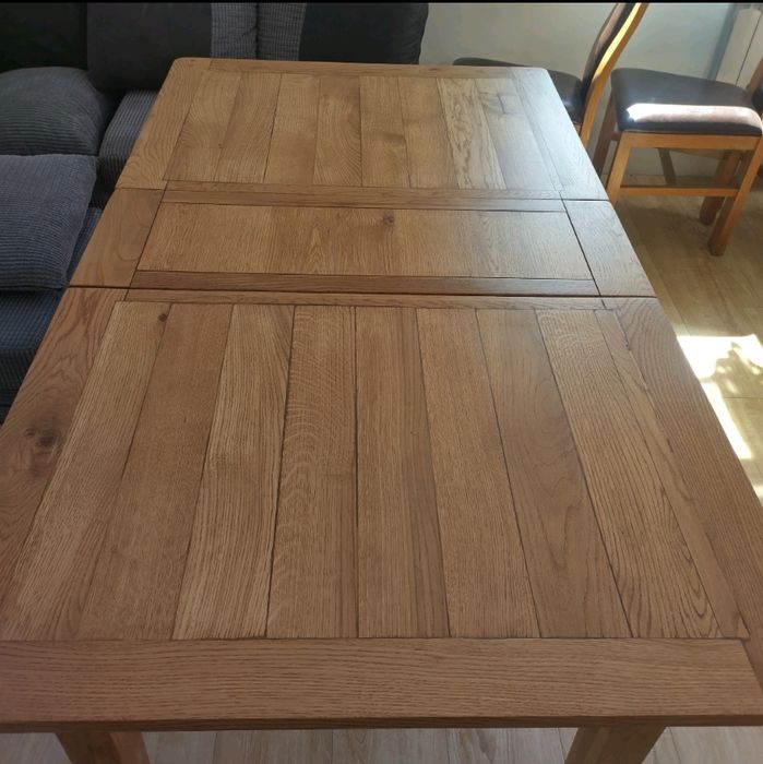 Stół dębowy rozkładany.