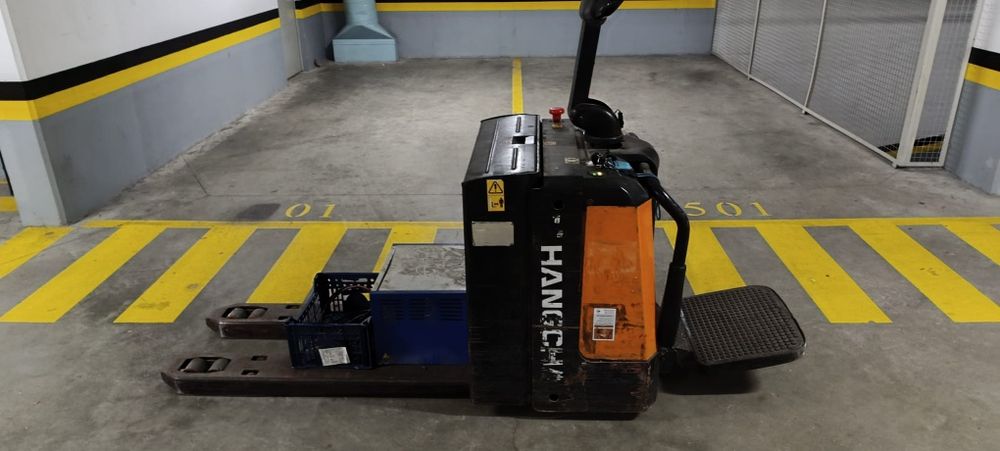 Porta paletes eletrico com carregador