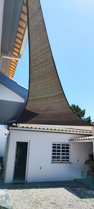 Toldo triangular  (Vela de sombra) castanho 4.80m x 4.80m x 6.80m