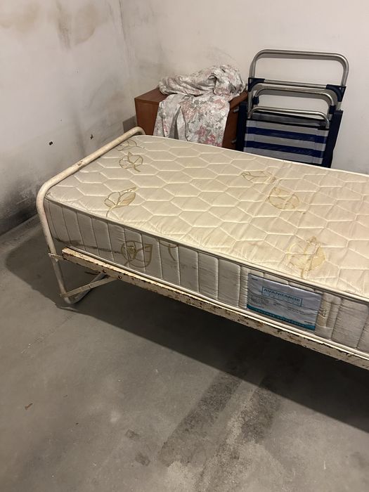 Cama de Solteiro em ferro