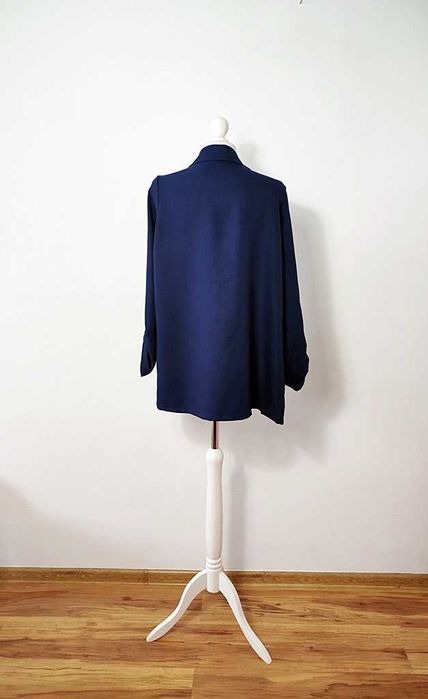 granatowa narzutka ala marynarka