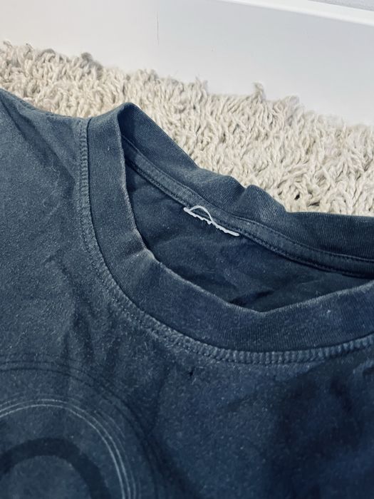 Szary meski t-shirt krotki rekaw rozm M basic dziurka przy szyi nadruk