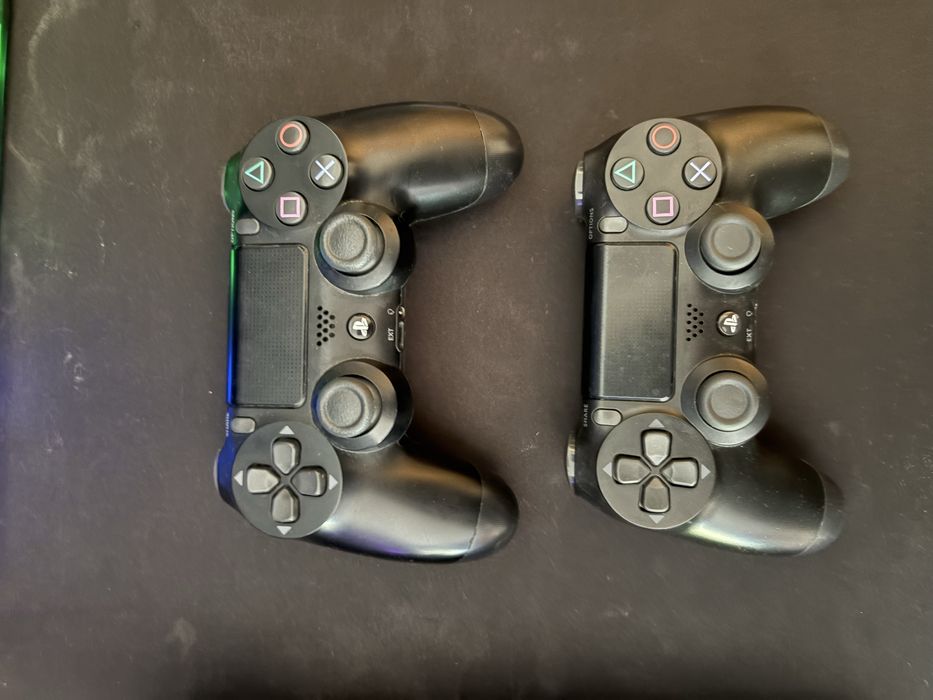 PS4 Slim 1TB + 2 comandos + FIFA 19