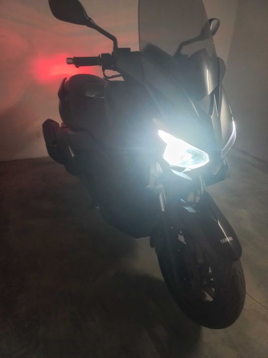 Yamaha xmax 400 como nova