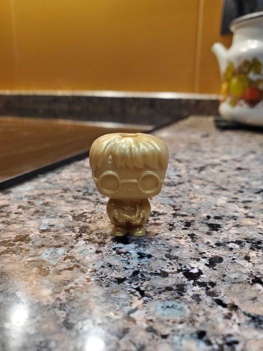 Колекційна золота фігурка Гаррі Поттера