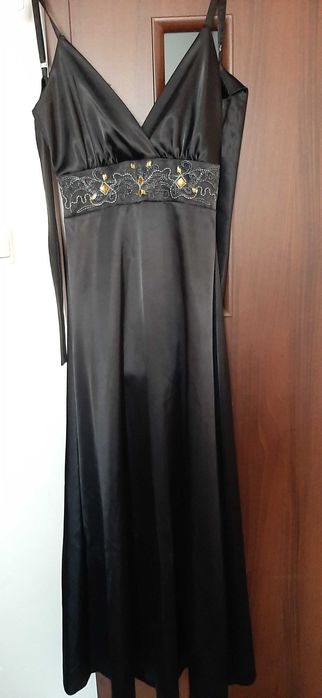 Długa czarna sukienka