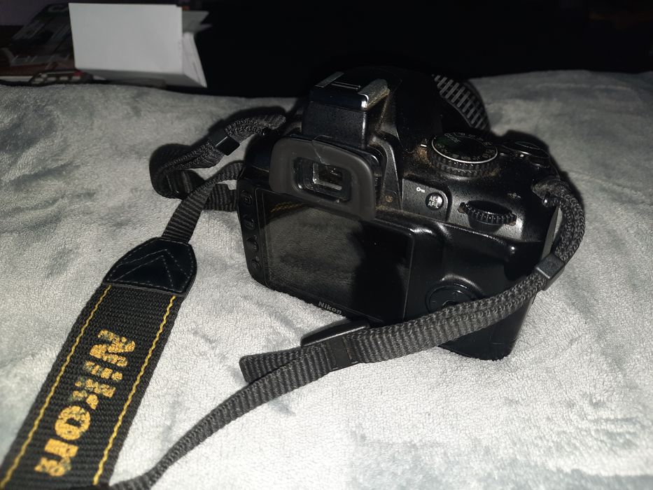 Maquina fotográfica Reflex  NIKON D 3000 - como nova